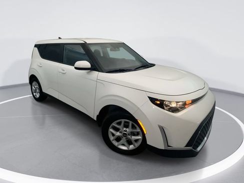 Used 2023 Kia Soul LX w/ Option Group 015 FWD image 1