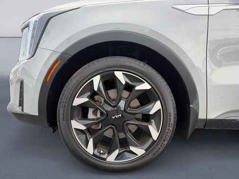 Used 2024 Kia Sorento EX w/ Panoramic Sunroof Package FWD image 9