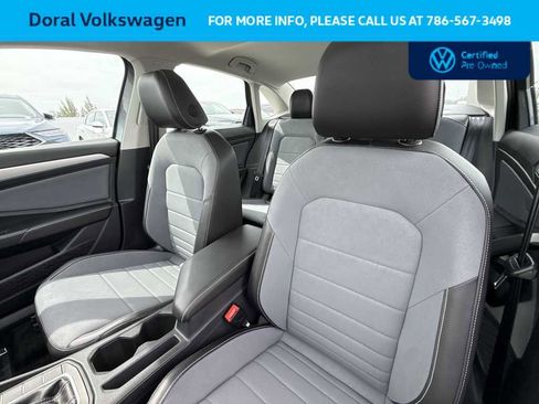 Used 2025 Volkswagen Jetta SE FWD image 14