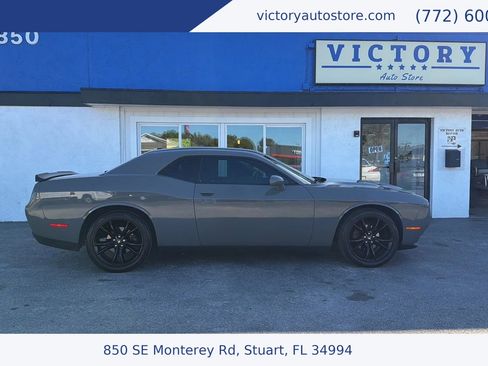 Used 2018 Dodge Challenger SXT w/ Blacktop Package image 9