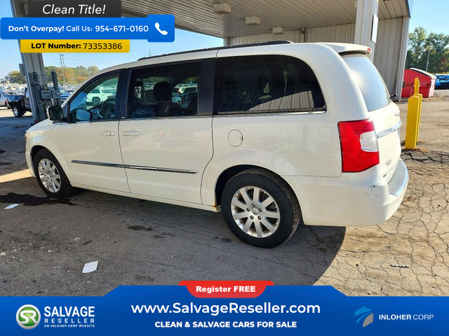 Used 2013 Chrysler Town & Country Touring FWD image 3