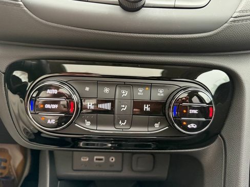 Used 2023 Buick Encore GX Essence w/ Experience Buick Package FWD image 25