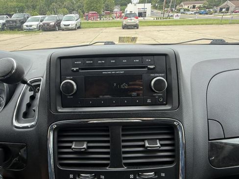 Used 2012 Dodge Grand Caravan SXT FWD image 19