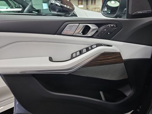 New 2026 BMW X7 xDrive40i w/ Premium Package image 29