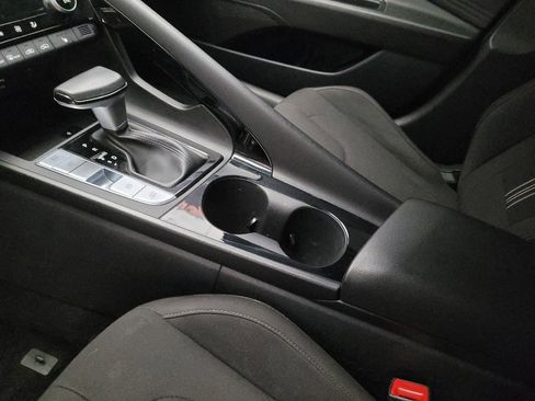 Used 2025 Hyundai Elantra SEL FWD image 26