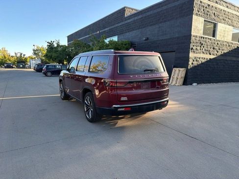 Used 2022 Jeep Wagoneer Series III w/ Premium Group I AWD/4WD image 3