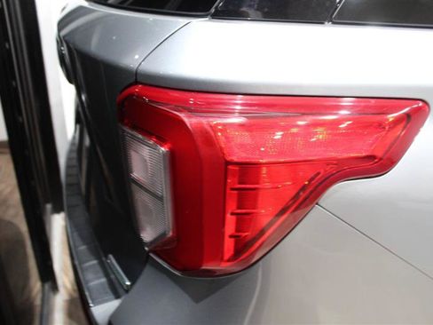 Used 2020 Ford Explorer Limited RWD image 11