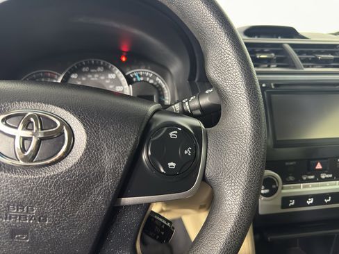Used 2014 Toyota Camry LE image 21