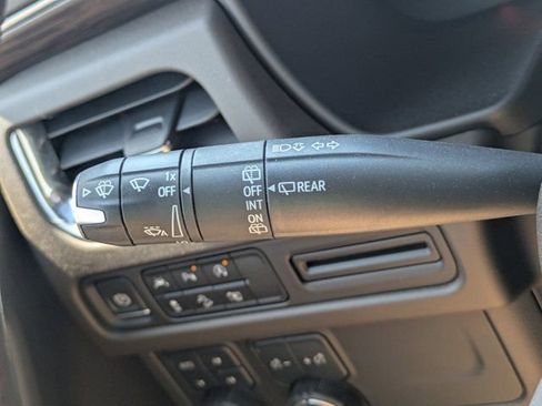 Used 2023 Chevrolet Tahoe Z71 w/ Luxury Package image 31