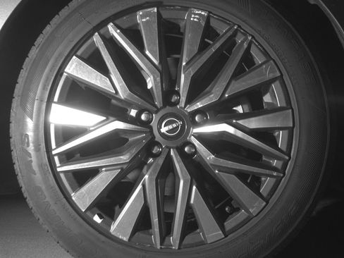 Used 2025 Nissan Altima 2.5 SV FWD image 13