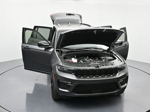 New 2025 Jeep Grand Cherokee Limited w/ Black Appearance Package image 41