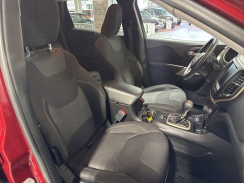 Used 2017 Jeep Cherokee Latitude w/ Comfort/Convenience Group image 43