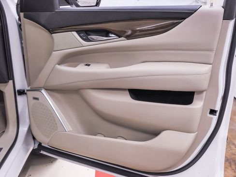 Used 2020 Cadillac Escalade Luxury image 35