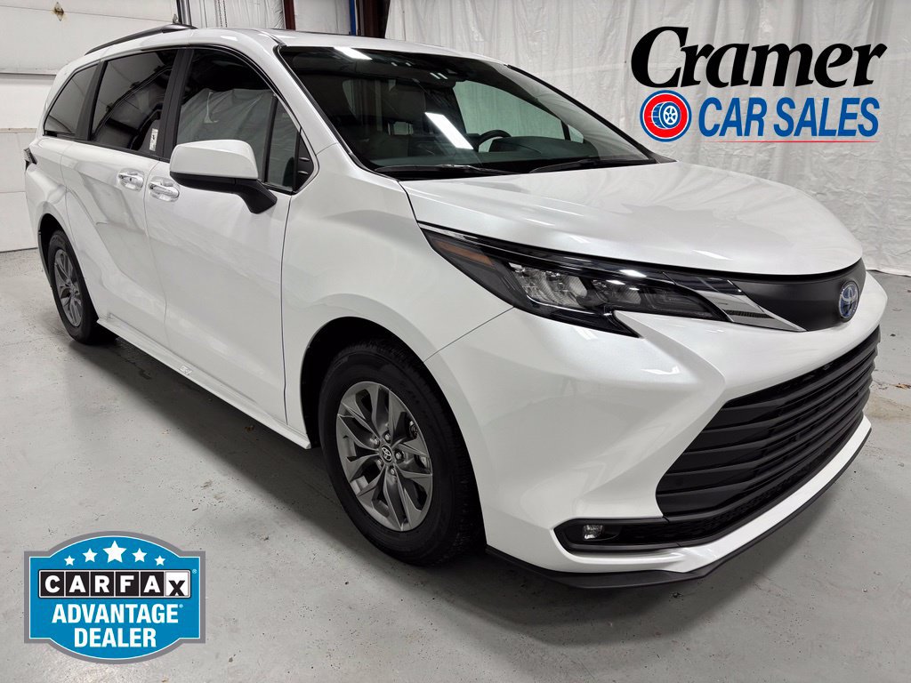Used 2025 Toyota Sienna XLE AWD/4WD image 1