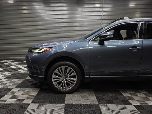 Used 2023 Toyota Venza XLE AWD/4WD image 42