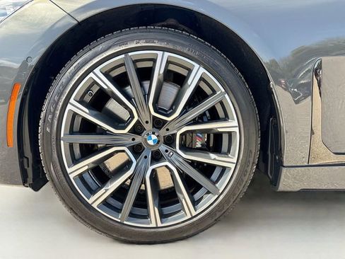 Used 2022 BMW 750i xDrive w/ Executive Package image 43
