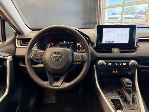 Used 2025 Toyota RAV4 XLE FWD image 17