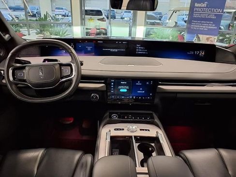 Certified 2025 Lincoln Navigator Reserve w/ Jet Appearance Package image 4