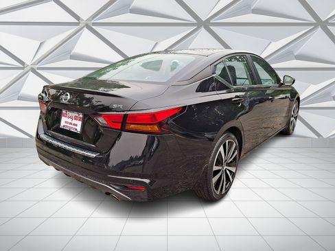 Used 2020 Nissan Altima 2.5 SR w/ Premium Package FWD image 10
