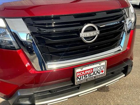 Certified 2024 Nissan Pathfinder SL image 28
