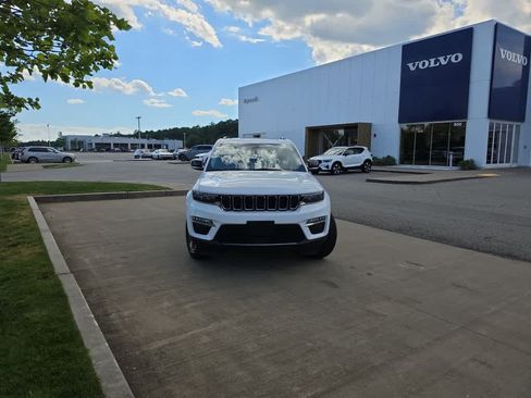 Used 2023 Jeep Grand Cherokee 4WD 4xe image 3