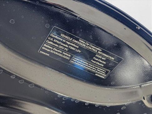 New 2025 Volvo EX30 Plus w/ Protection Package Premier image 18