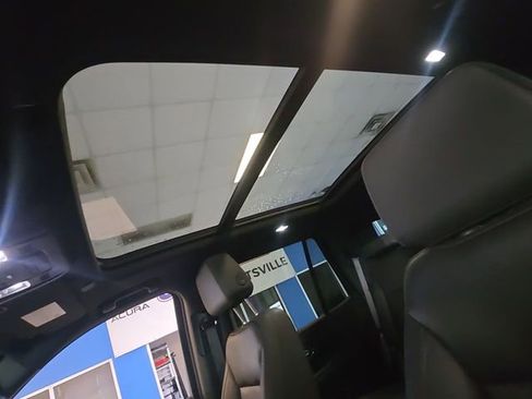 Used 2024 Chevrolet Tahoe LT w/ Luxury Package image 21