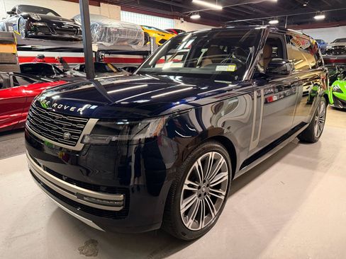 Used 2025 Land Rover Range Rover Long Wheelbase SE AWD/4WD image 12