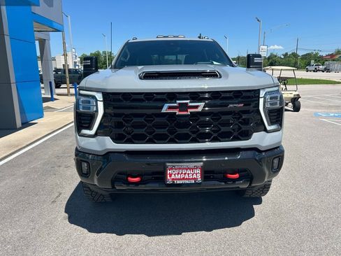Used 2025 Chevrolet Silverado 2500 ZR2 w/ Technology Package AWD/4WD image 6