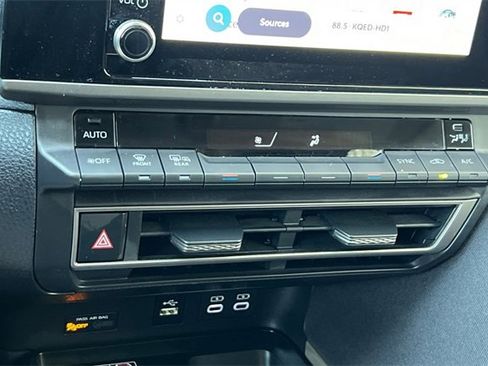 Used 2025 Toyota Camry LE image 25