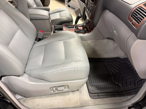 Used 2001 Toyota Land Cruiser AWD/4WD image 25