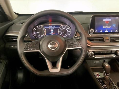 Used 2025 Nissan Altima 2.5 SV FWD image 5