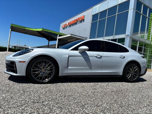 Used 2025 Porsche Panamera 4 w/ Premium Package AWD/4WD image 2