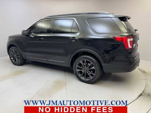 Used 2017 Ford Explorer XLT w/ XLT Technology Feature Bundle image 3