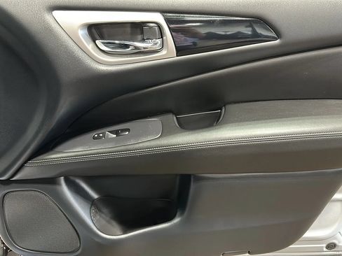 Used 2020 Nissan Pathfinder S AWD/4WD image 20