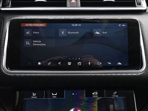 Used 2018 Land Rover Range Rover Velar S image 33