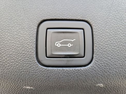 Used 2023 Cadillac Escalade Premium Luxury w/ LPO, Radiant Package image 9