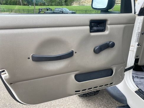 Used 2005 Jeep Wrangler Unlimited AWD/4WD image 12
