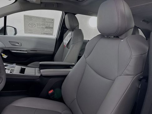 New 2026 Toyota Sienna XLE image 32