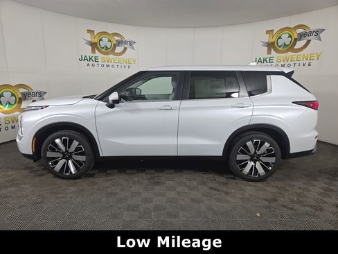 New 2026 Mitsubishi Outlander SE image 4