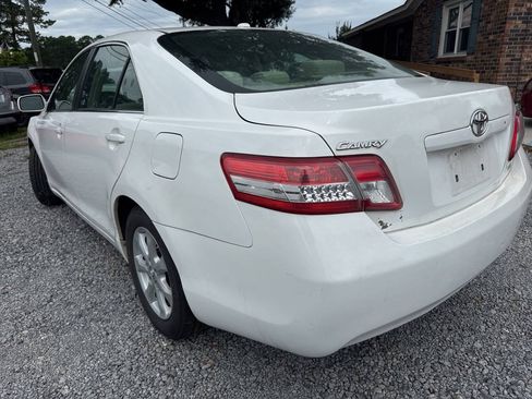 Used 2011 Toyota Camry LE w/ LE Extra-Value Pkg FWD image 5