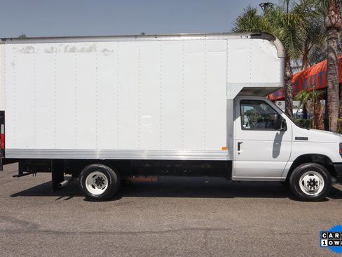 Used 2018 Ford E-350 and Econoline 350 Super Duty image 13