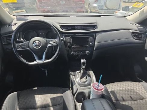 Used 2018 Nissan Rogue SV AWD/4WD image 4
