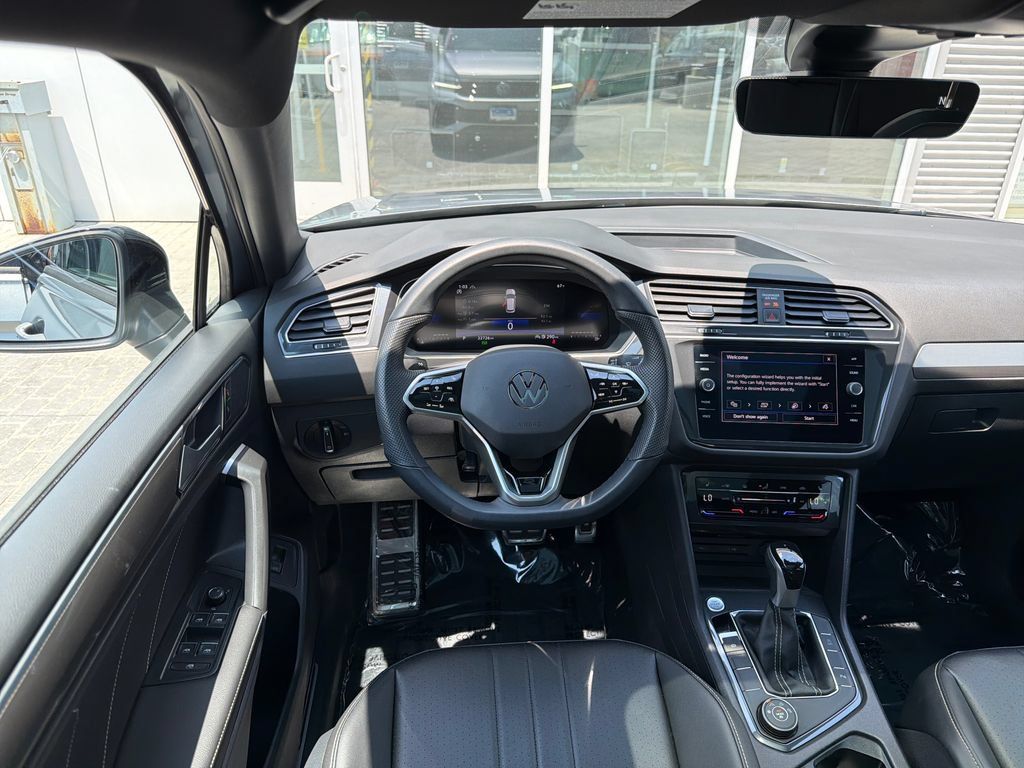 Certified 2024 Volkswagen Tiguan SE R-Line AWD/4WD image 15