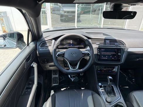 Certified 2024 Volkswagen Tiguan SE R-Line AWD/4WD image 15