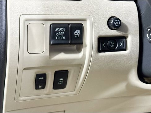 Used 2013 Lexus IS 250C image 12