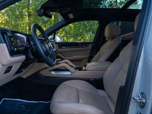 Certified 2024 Porsche Cayenne image 24