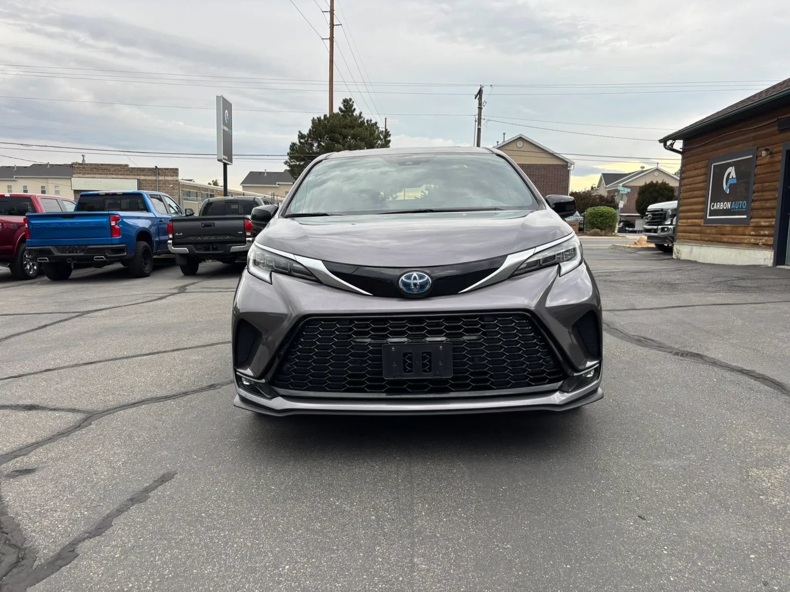 Used 2021 Toyota Sienna XSE AWD/4WD image 2