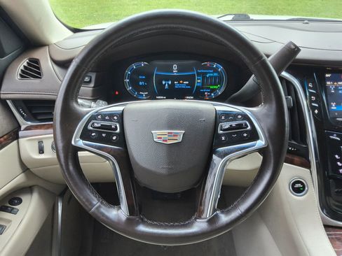 Used 2016 Cadillac Escalade Luxury RWD image 13