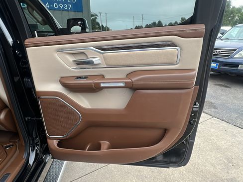 Used 2019 RAM 1500 Laramie AWD/4WD image 17